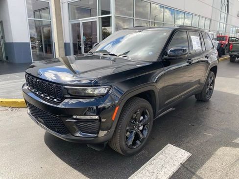 Used 2025 Jeep Grand Cherokee Limited w/ Luxury Tech Group II image 4