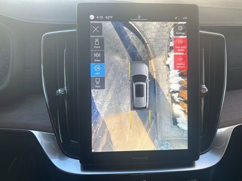 Used 2025 Volvo XC90 B6 Plus image 24