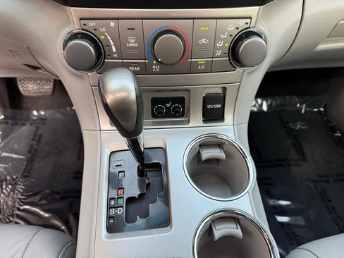 Used 2011 Toyota Highlander SE w/ Tow Pkg AWD/4WD image 15