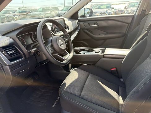 Used 2024 Nissan Rogue SV AWD/4WD image 18