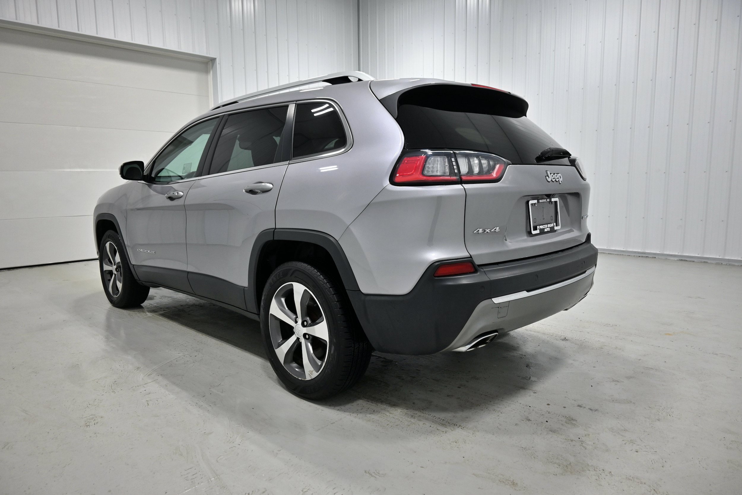 Used 2019 Jeep Cherokee Limited AWD/4WD image 32