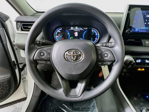 Used 2025 Toyota RAV4 LE AWD/4WD image 18