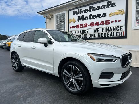 Used 2019 Volvo XC60 T5 Momentum w/ Multimedia Package image 2