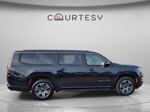 Used 2024 Jeep Wagoneer L Series II RWD image 8