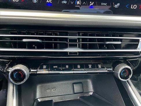 Certified 2024 Chevrolet Traverse LT image 23