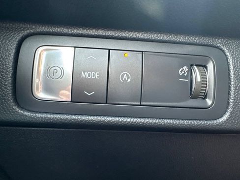 Used 2024 Chevrolet Traverse LT w/ LPO, Floor Liner Package FWD image 31