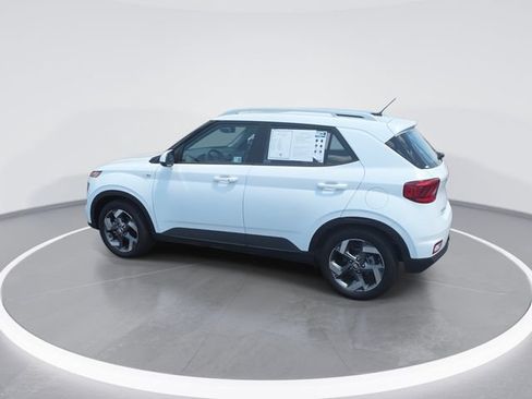 Used 2025 Hyundai Venue SEL FWD image 5