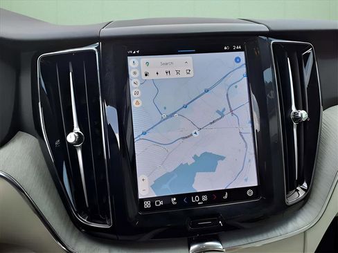 Used 2025 Volvo XC60 T8 Plus w/ Climate Package image 14