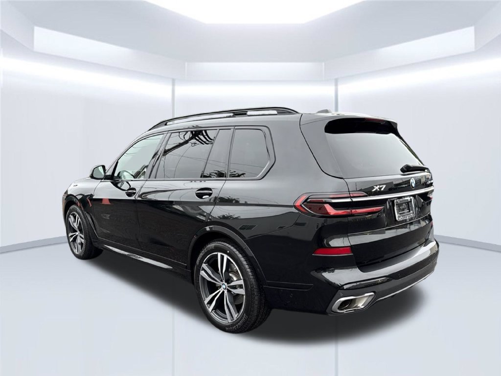 Used 2024 BMW X7 xDrive40i w/ M Sport Package AWD/4WD image 3
