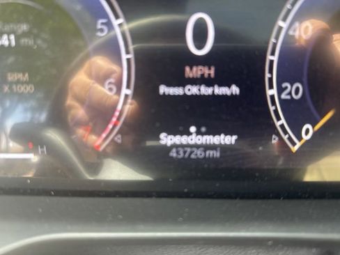 Used 2023 Jeep Grand Cherokee L Limited w/ Luxury Tech Group II image 3