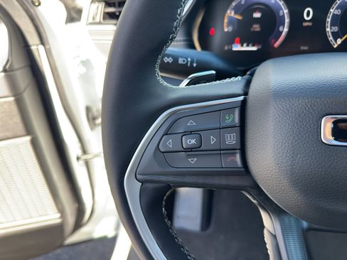 New 2025 Jeep Grand Cherokee Laredo image 19