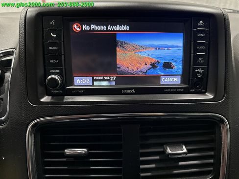 Used 2018 Dodge Grand Caravan SE w/ UConnect Hands-Free Group image 5