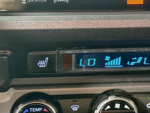 Used 2018 Toyota Tacoma TRD Off-Road AWD/4WD image 14