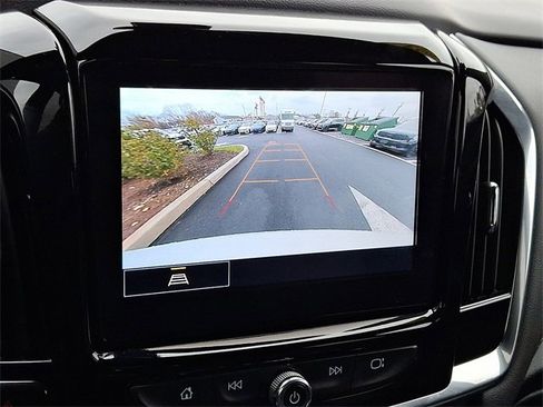 Used 2023 Chevrolet Traverse LT image 17