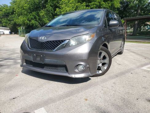 Used 2011 Toyota Sienna SE w/ Preferred Pkg FWD image 1
