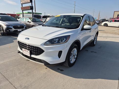 Used 2021 Ford Escape SE image 2