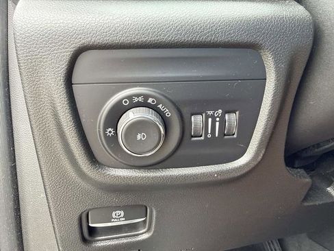 Used 2023 Jeep Grand Cherokee Limited RWD image 30