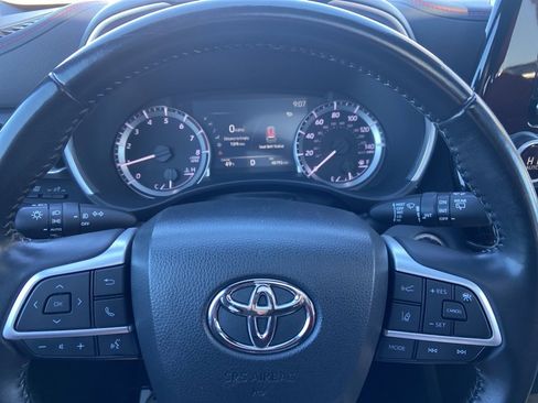 Certified 2023 Toyota Highlander XSE image 16
