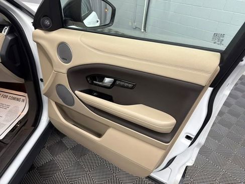 Used 2017 Land Rover Range Rover Evoque SE AWD/4WD image 28