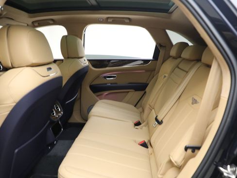 New 2025 Bentley Bentayga image 23