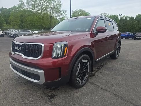 Certified 2023 Kia Telluride EX w/ EX Captain's Chair Package AWD/4WD image 3