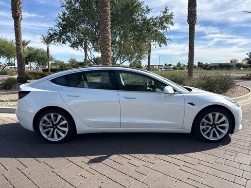 Used 2020 Tesla Model 3 Standard Range Plus image 2
