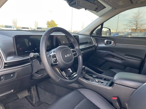 Used 2025 Kia Sorento S w/ Panoramic Sunroof Package image 11