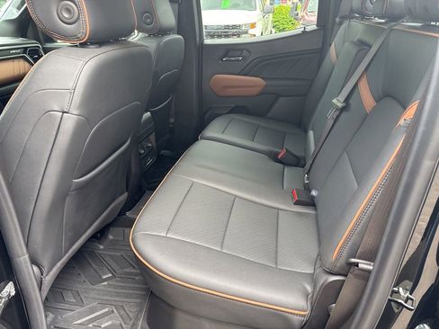 Certified 2024 GMC Canyon AT4 w/ AT4 Premium Package AWD/4WD image 13
