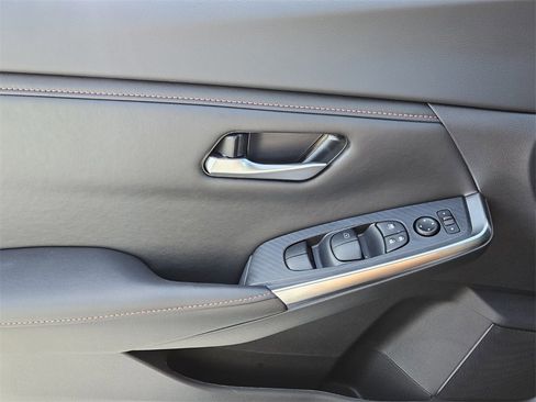 New 2025 Nissan Sentra SR image 30