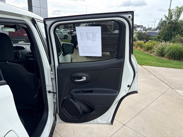 Used 2023 Jeep Renegade Latitude AWD/4WD image 25