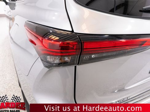 Used 2022 Toyota Highlander Platinum FWD image 9