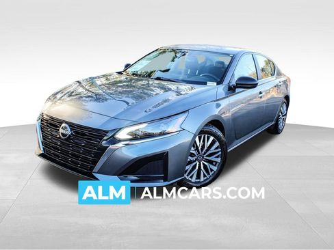 Used 2024 Nissan Altima 2.5 SV image 1