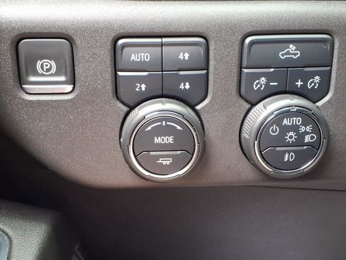 Used 2024 Chevrolet Silverado 1500 LT Trail Boss image 18