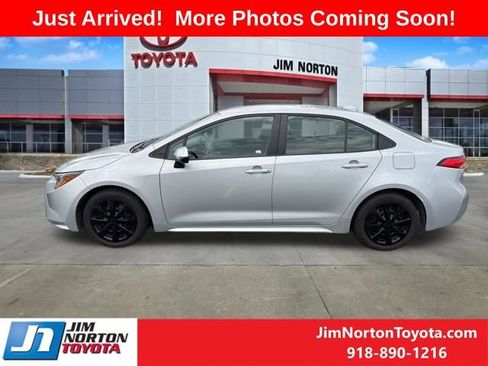 Used 2024 Toyota Corolla LE FWD image 3