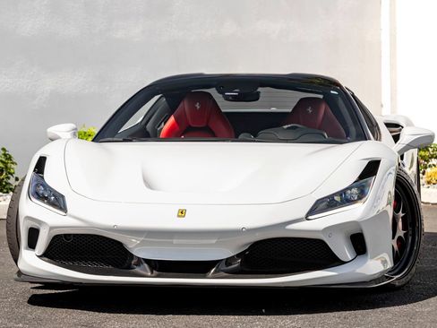 Used 2022 Ferrari F8 Tributo RWD image 2