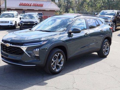 Certified 2025 Chevrolet Trax LT image 3