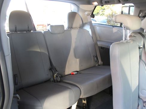 Used 2015 Toyota Sienna XLE w/ XLE Navigation Package FWD image 12