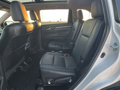 Used 2016 Toyota Highlander Limited image 31