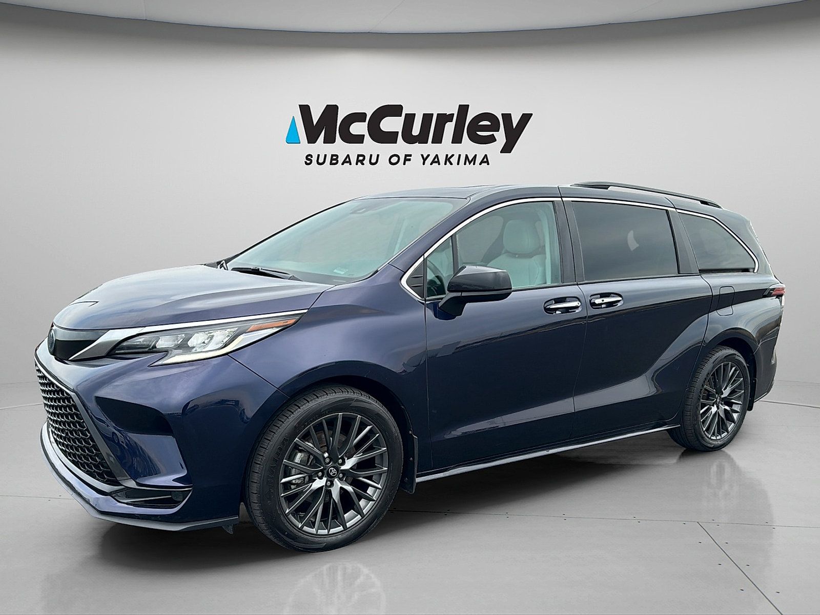 Used 2022 Toyota Sienna LE FWD image 2