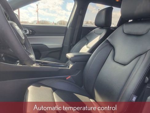 Used 2024 Jeep Compass Limited image 12