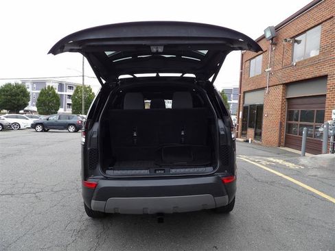 Used 2017 Land Rover Discovery SE image 17