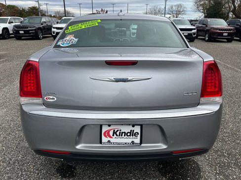 Used 2016 Chrysler 300 Limited w/ Driver Convenience Group image 25