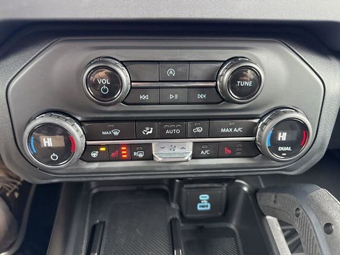 Used 2025 Ford Bronco Outer Banks w/ Sasquatch Package image 18