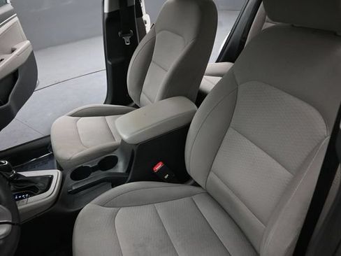 Used 2020 Hyundai Elantra SE FWD image 14