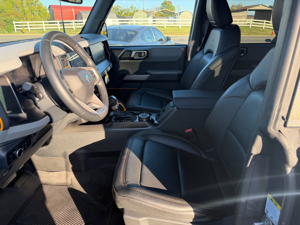 Used 2023 Ford Bronco Badlands w/ Sasquatch Package AWD/4WD image 9