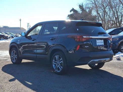 Certified 2023 Kia Seltos LX image 5