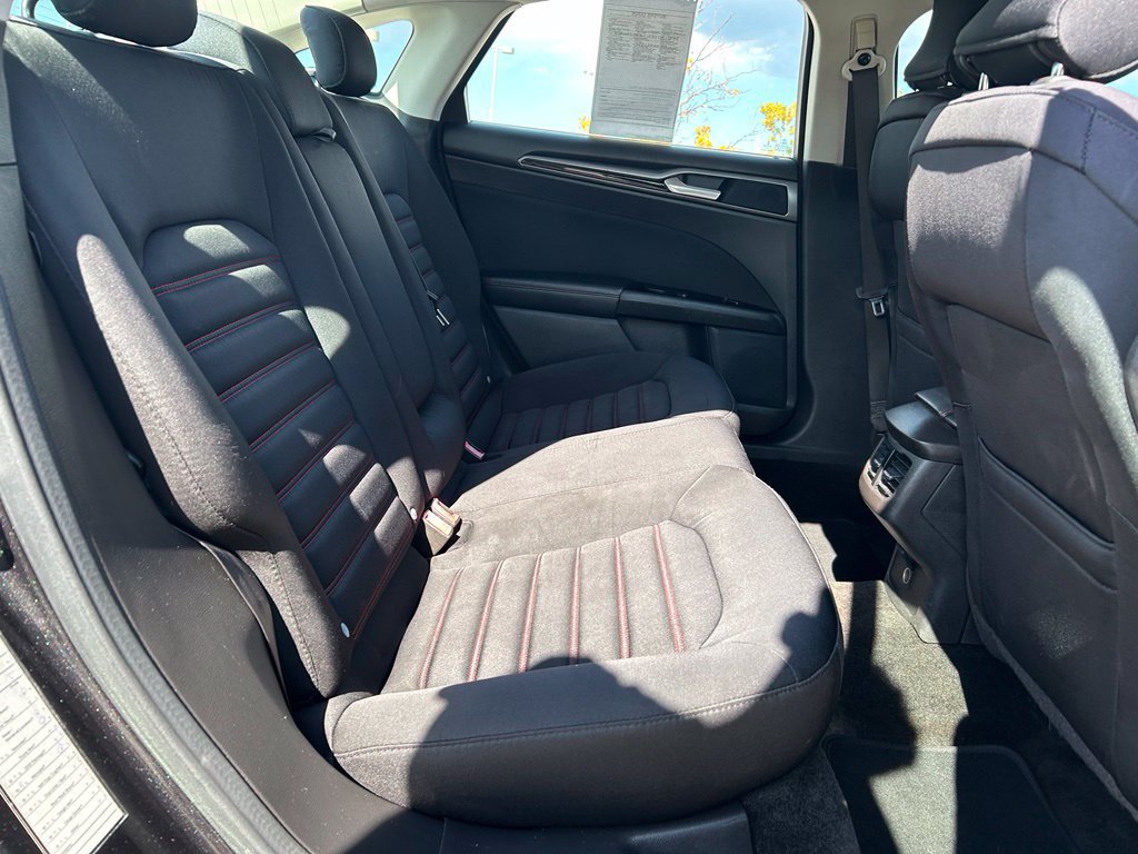 Used 2015 Ford Fusion SE w/ Equipment Group 201A FWD image 29