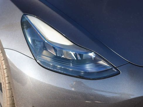 Used 2023 Tesla Model 3 Standard Range image 4
