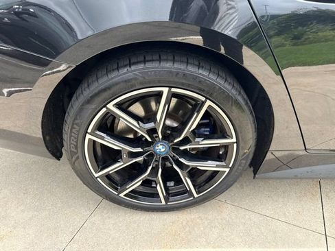 Used 2022 BMW i4 eDrive40 w/ M Sport Package RWD image 10
