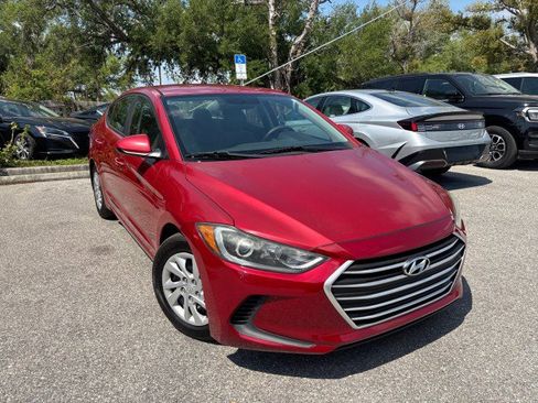 Used 2017 Hyundai Elantra SE image 4